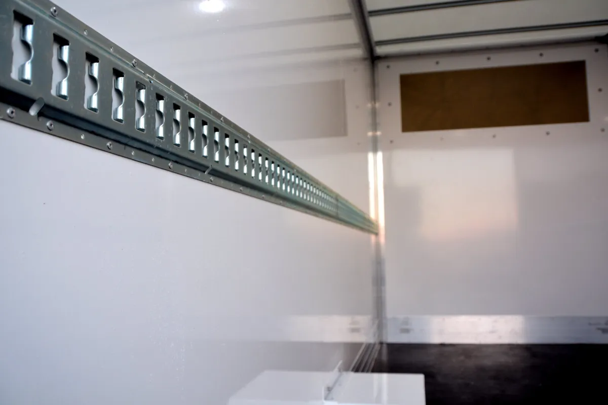 Opel Movano Low Loader HUGE Volume Luton - Image 4