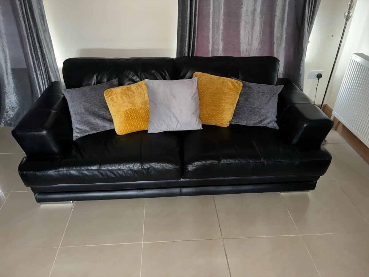 Italian Leather Suite - Image 1