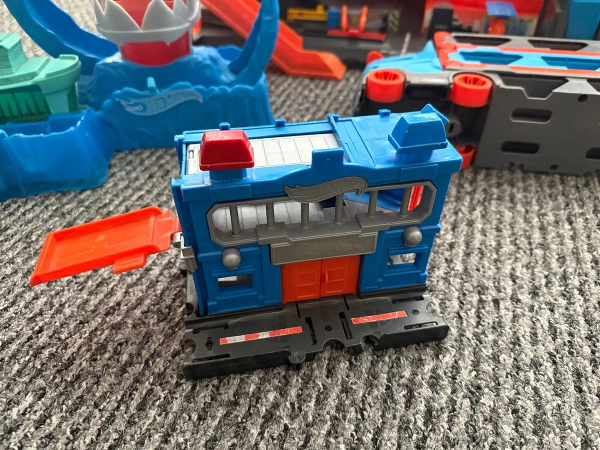 Hot Wheels City Set of 4 - Image 2