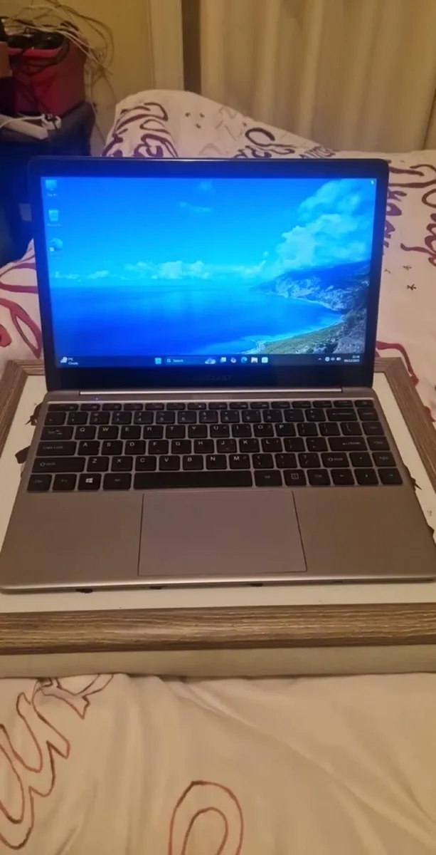 Quad-Core Ultrabook 8GB/256GB NVME WIN11  14" FHD - Image 1