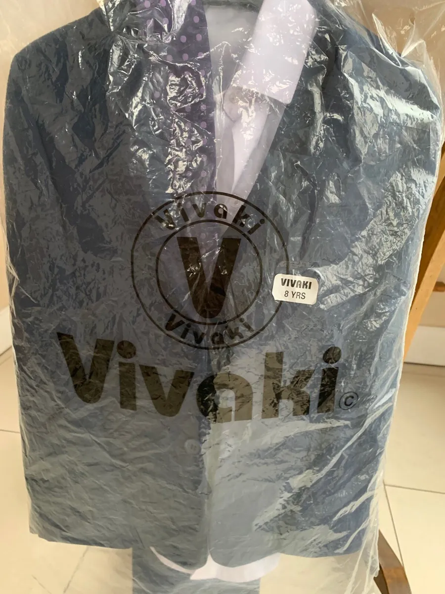 Boys communion suit age 8 - Image 2