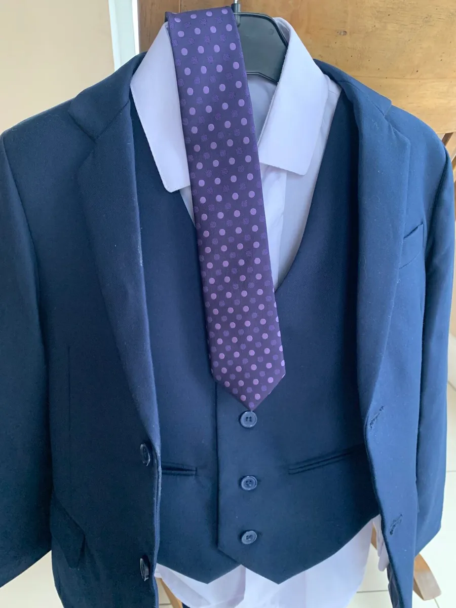 Boys communion suit age 8 - Image 1