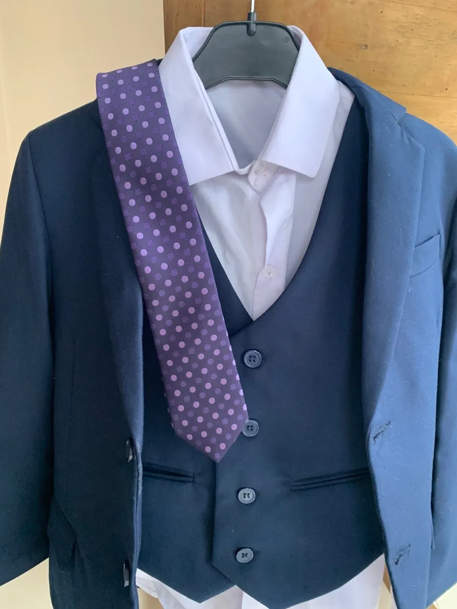 Boys communion suit age 8 - Image 3