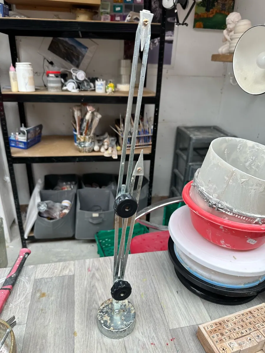 Pottery steel gauge post - Image 1