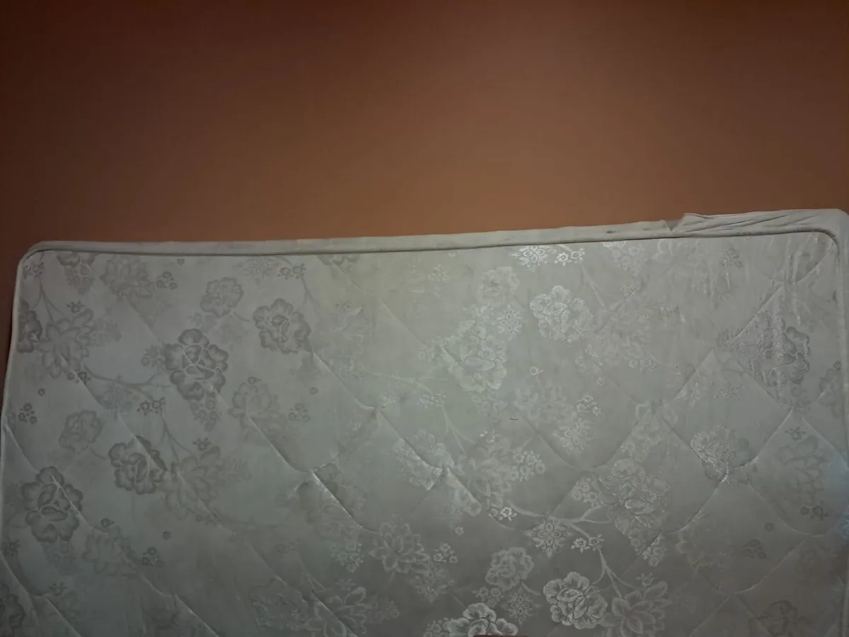 Double bed - Image 1