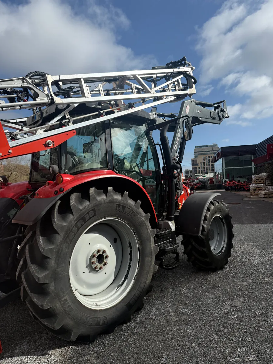 Massey Ferguson 5712 - Image 3