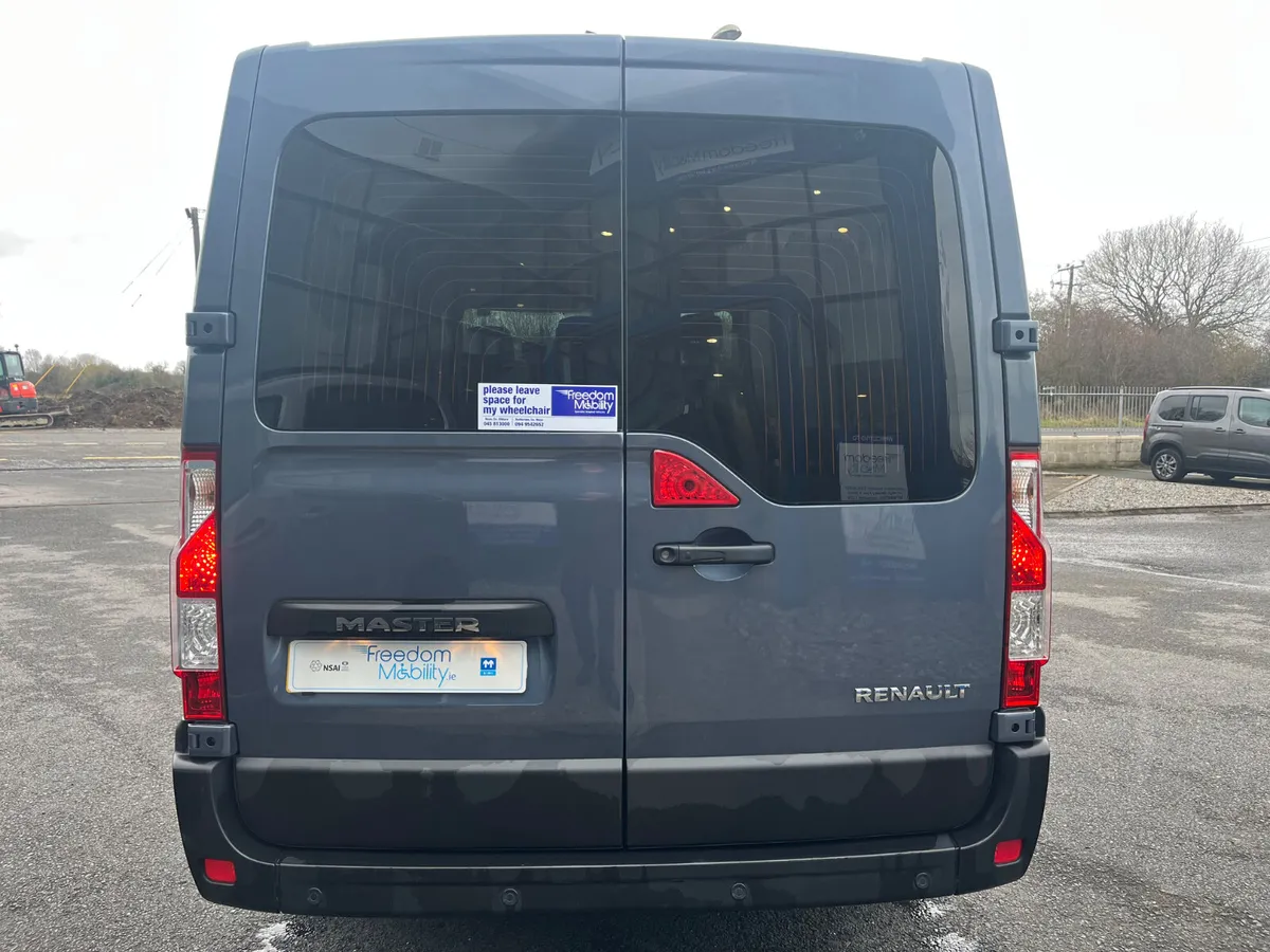 Renault Master 2017 Wheelchair Accessible - Image 4