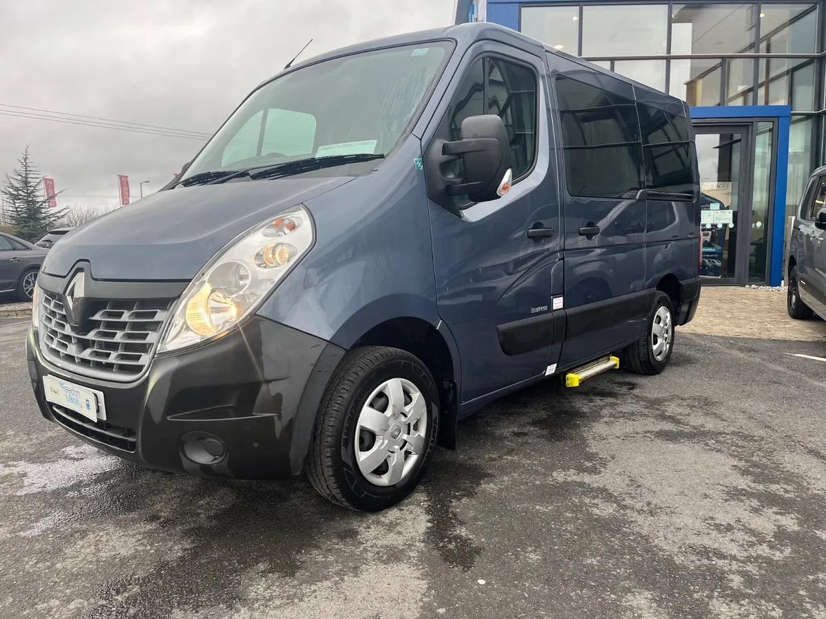 Renault Master 2017 Wheelchair Accessible - Image 3