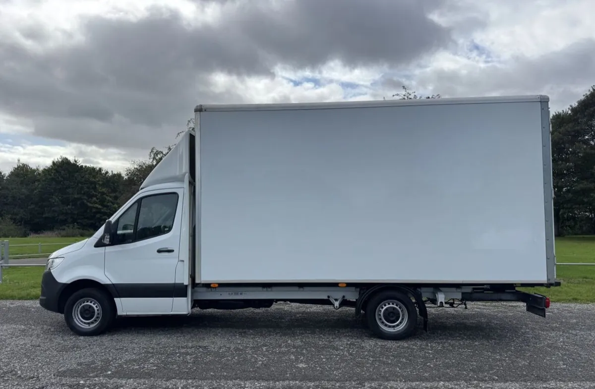2020 Mercedes-Benz Sprinter Luton Box Van - Image 3