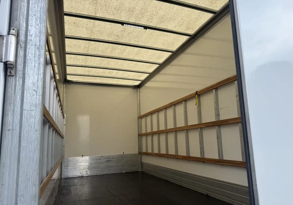 2020 Mercedes-Benz Sprinter Luton Box Van - Image 2