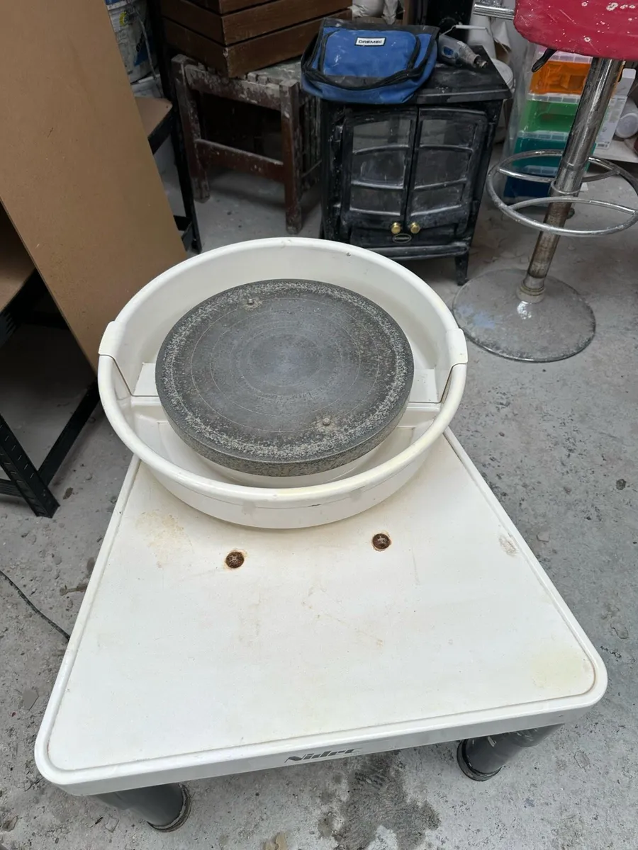 Closing home pottery studio - Image 1