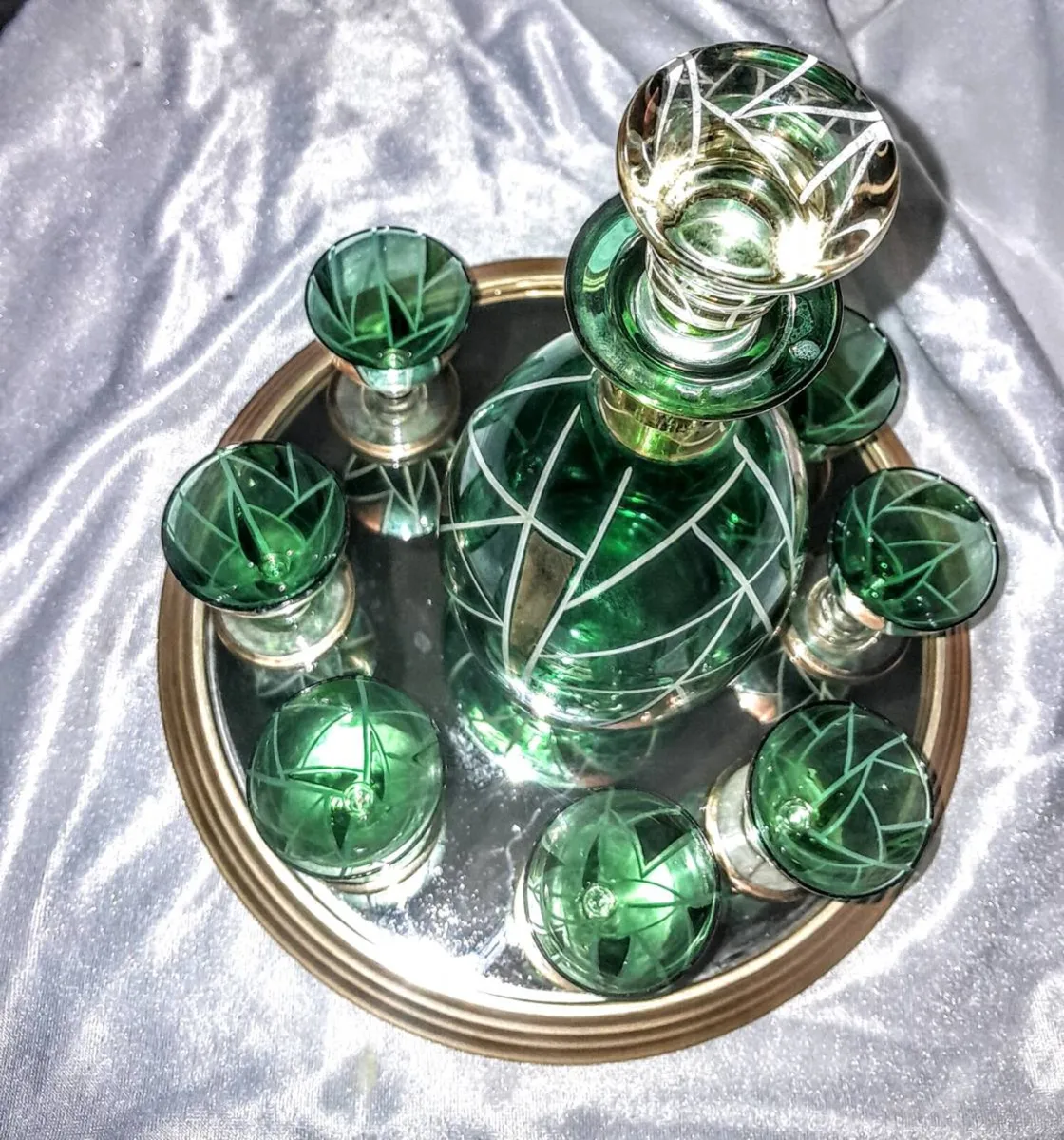 Art Deco green glass liqueur set - Image 2