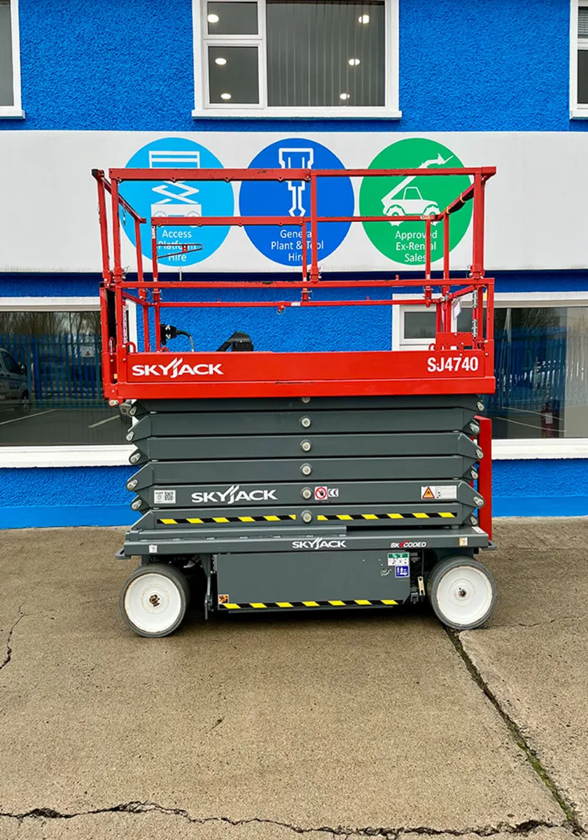 Skyjack SJ4740 Electric Scissor Lift - Image 4