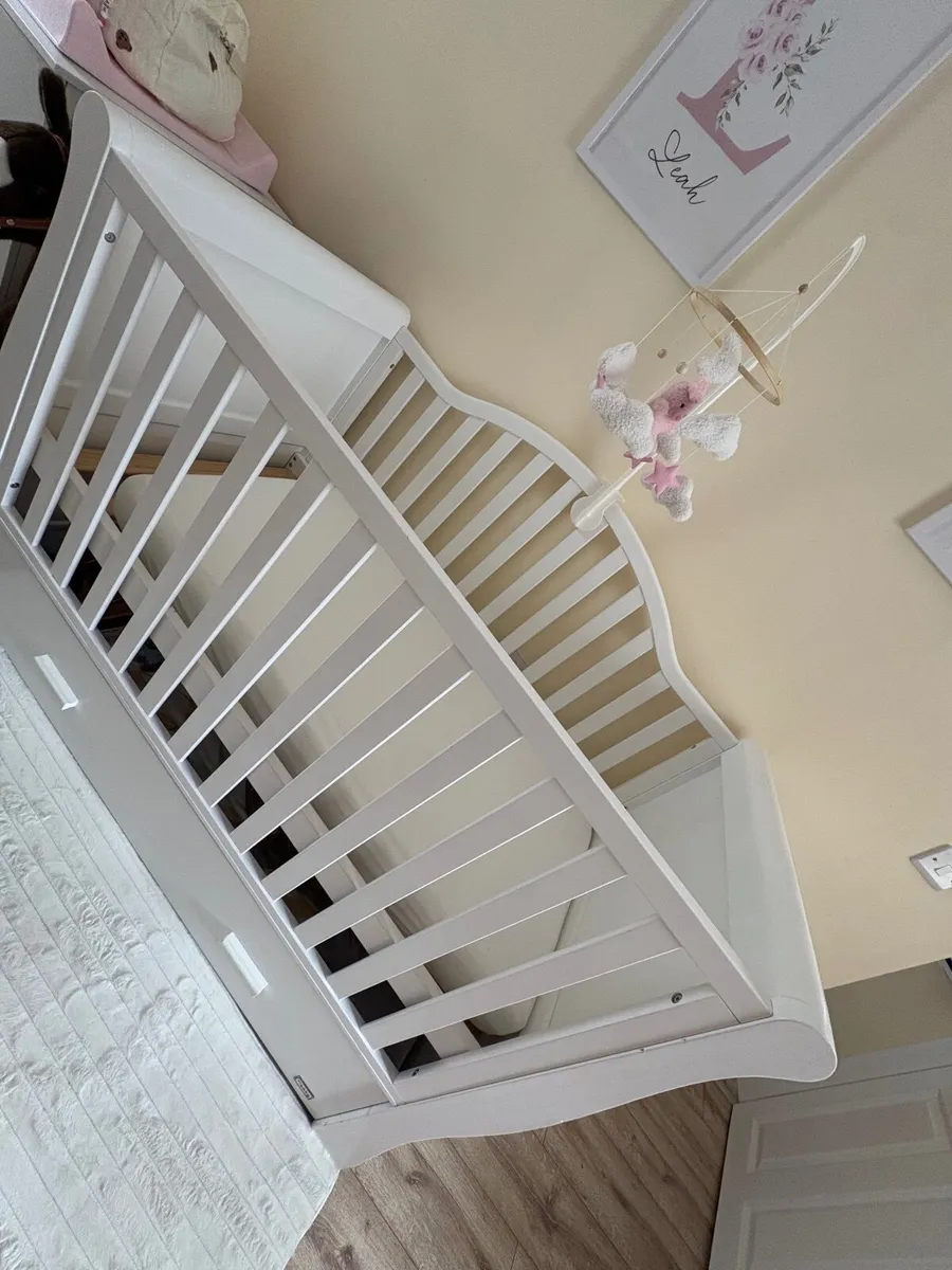 Sleigh Cot & changing stand - Image 2