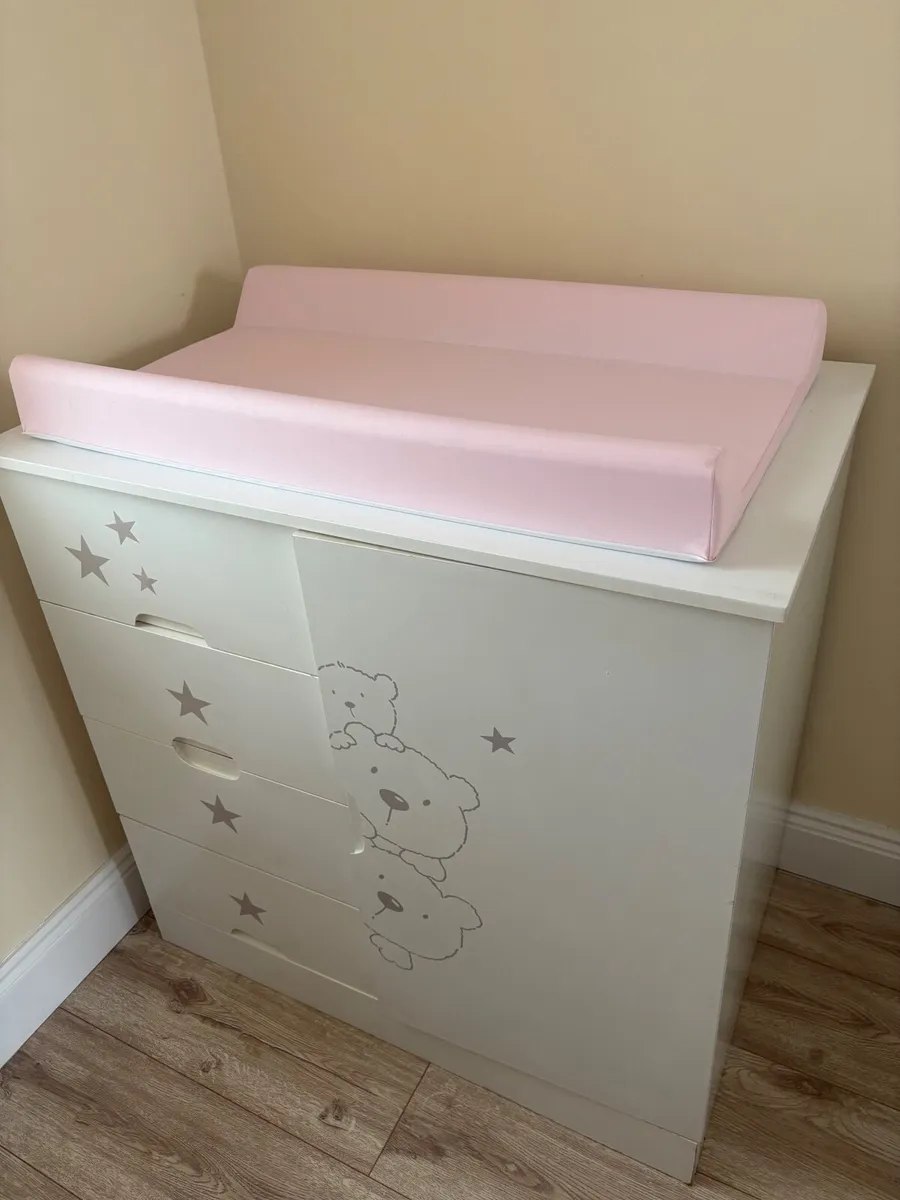 Sleigh Cot & changing stand - Image 3