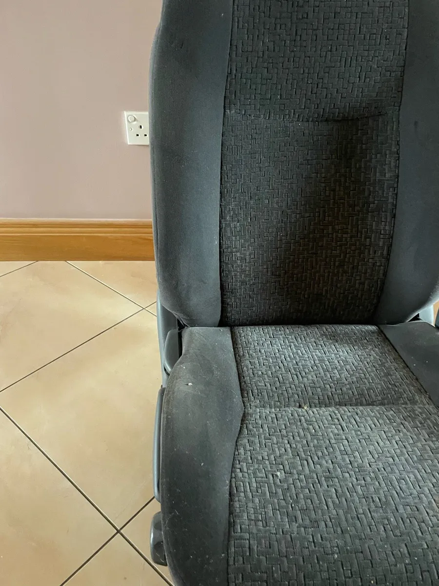 Driver seat landcruiser 2002-2010 - Image 2