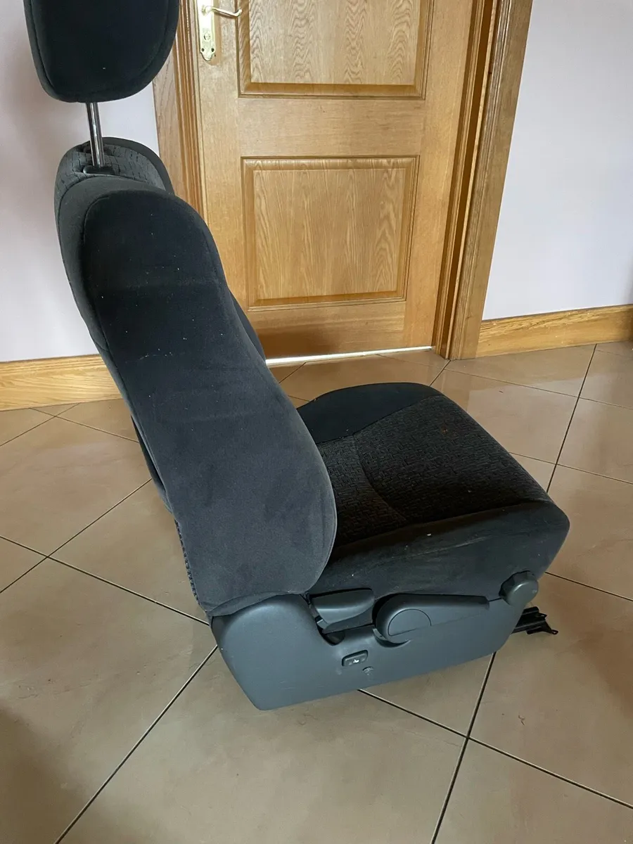 Driver seat landcruiser 2002-2010 - Image 3