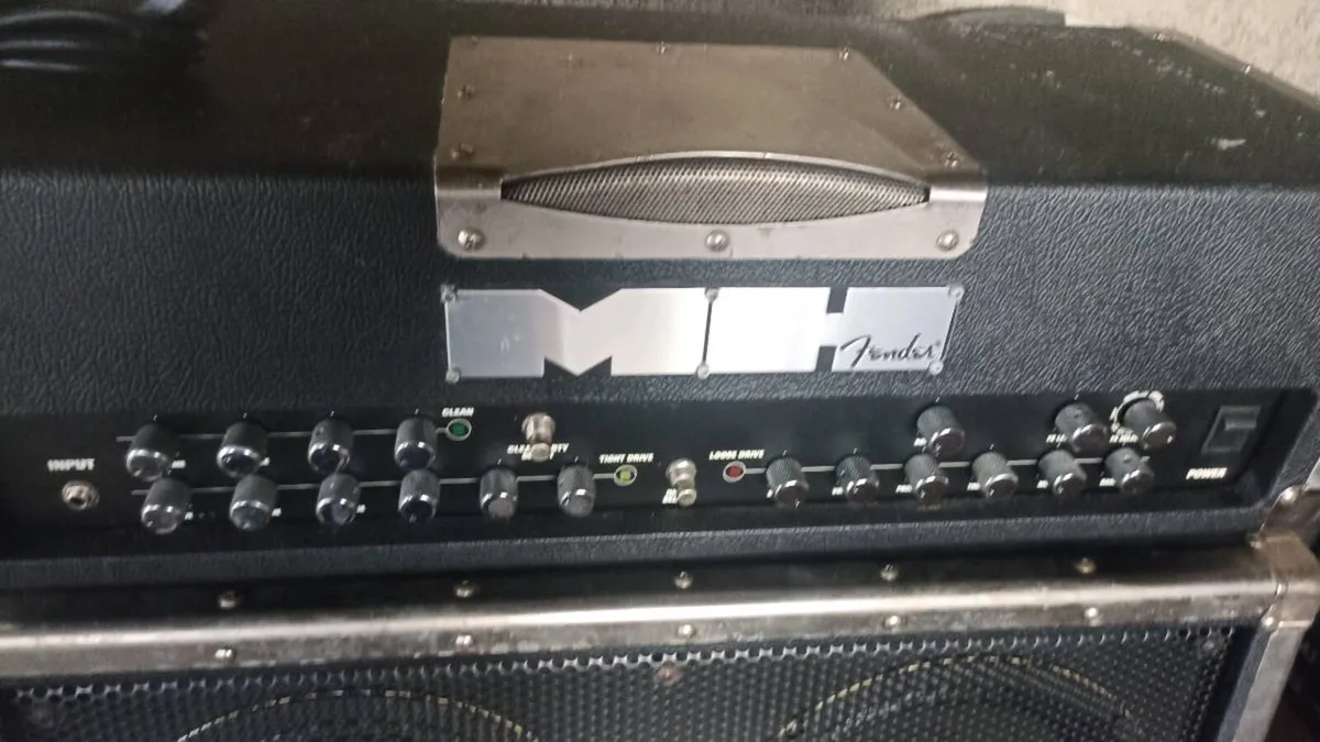 fender amplifier and metal head speaker - Image 2