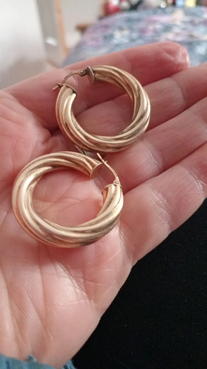 9ct gold earrings - Image 4