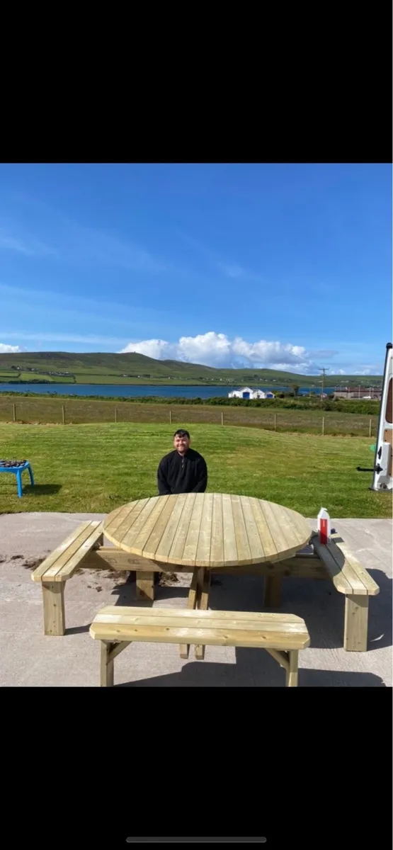 Picnic table - Image 1
