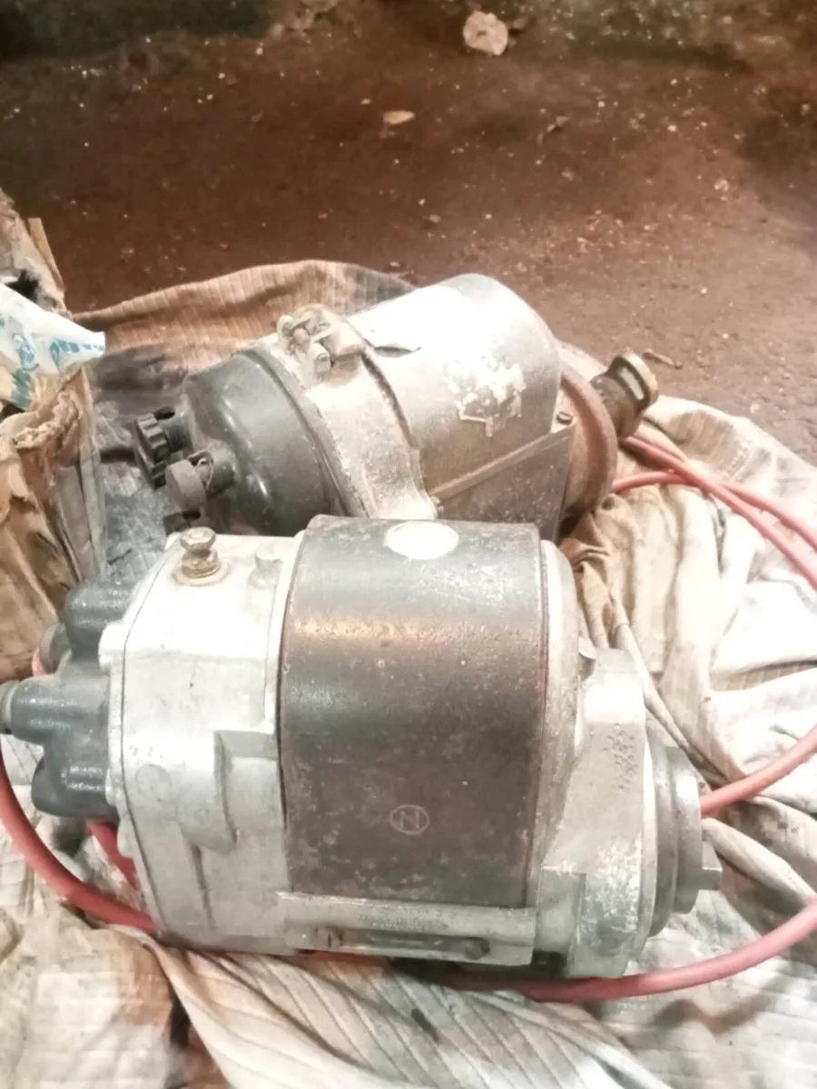 Vintage tractor parts - Image 3