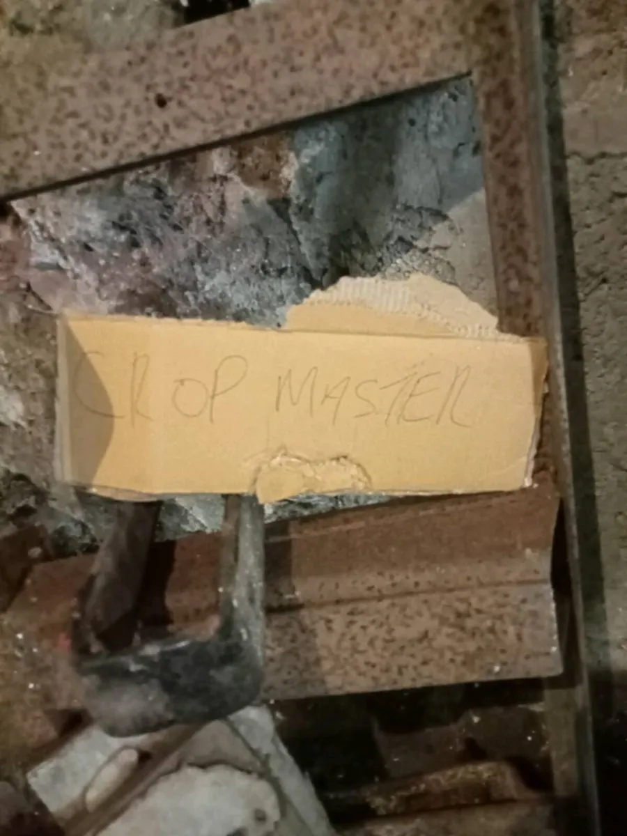 Vintage tractor parts - Image 4