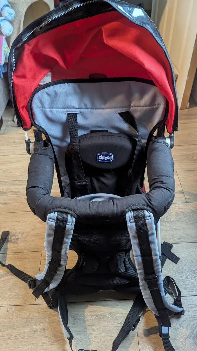 Chicco caddy backpack carrier - Image 3