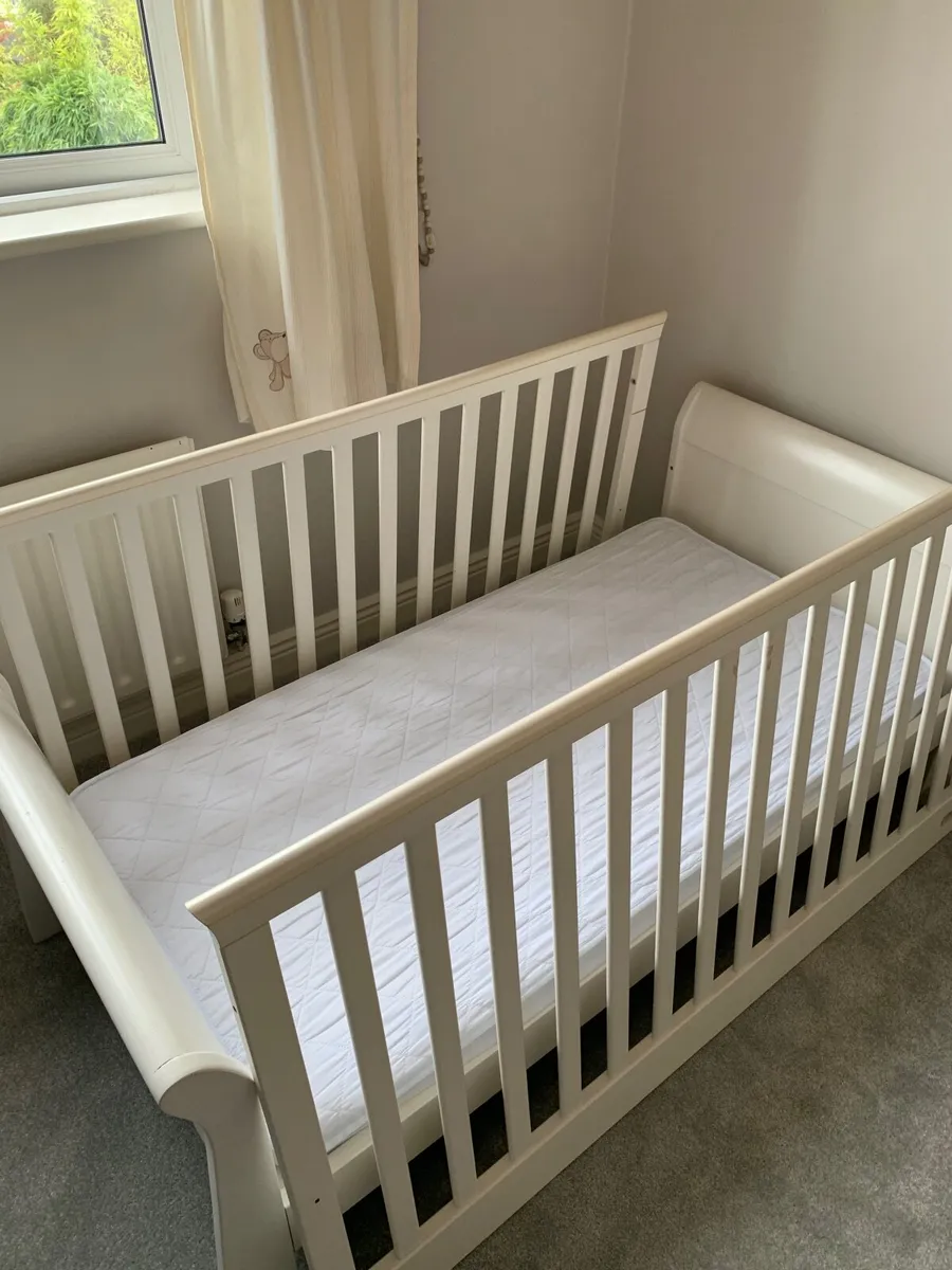 Cot bed and toddler bed combo - Image 2