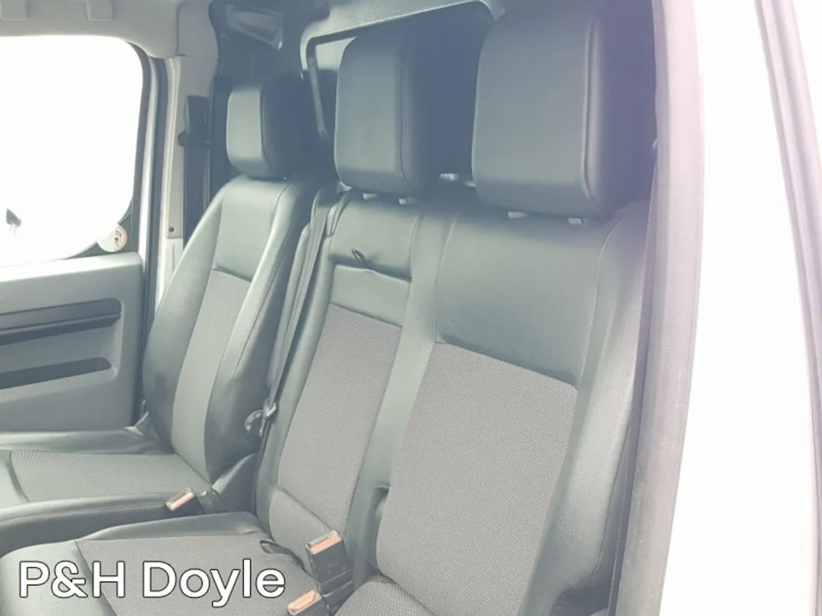 Peugeot Expert PRO STANDARD BLUE HDI - Image 4