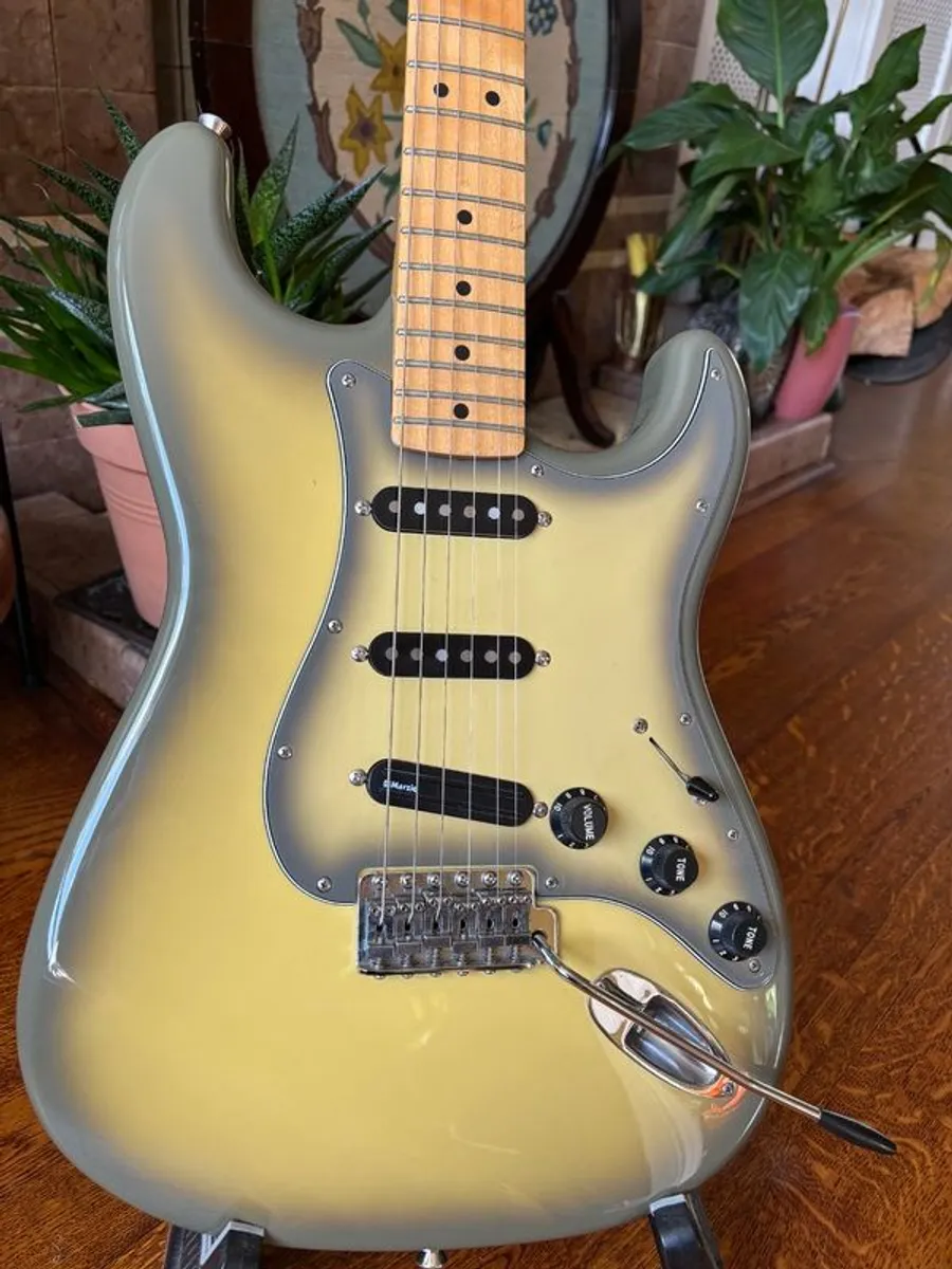 Fender Japan '70s antigua Strat reissue - Image 2