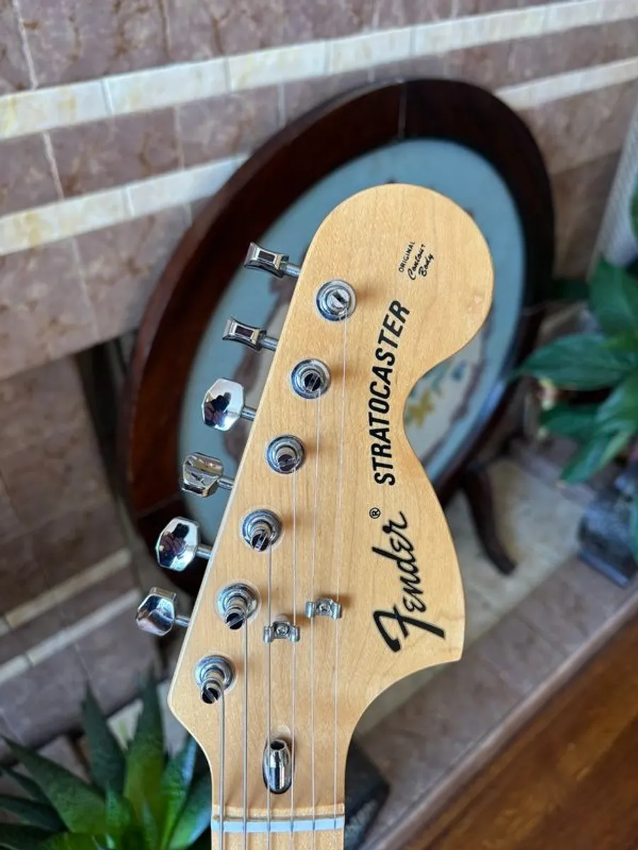 Fender Japan '70s antigua Strat reissue - Image 3