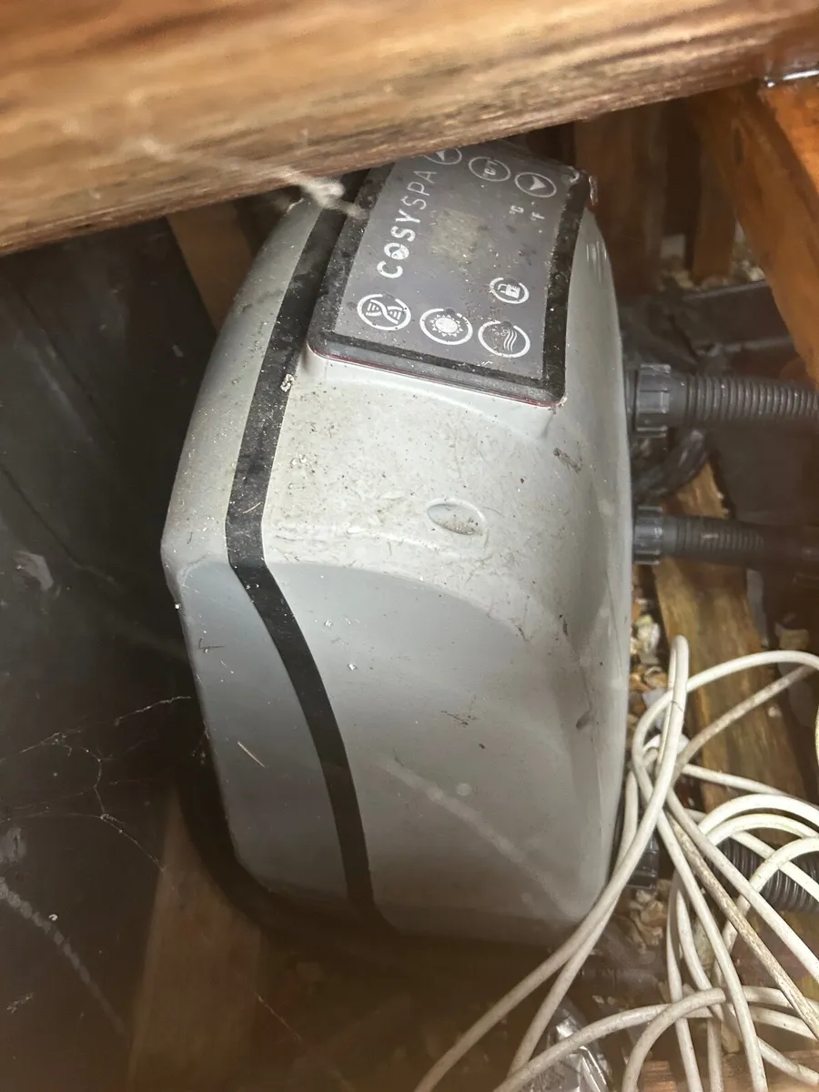 Cosy spa hot tub - Image 4