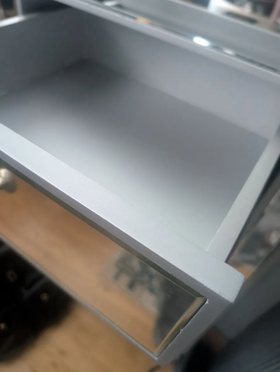 2 Bedroom Mirrored chest of drawers - Image 4