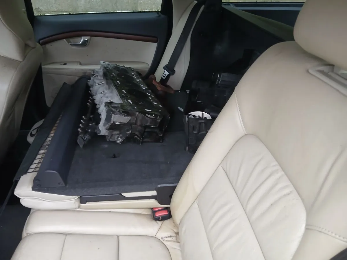 Volvo v70 estate - Image 2