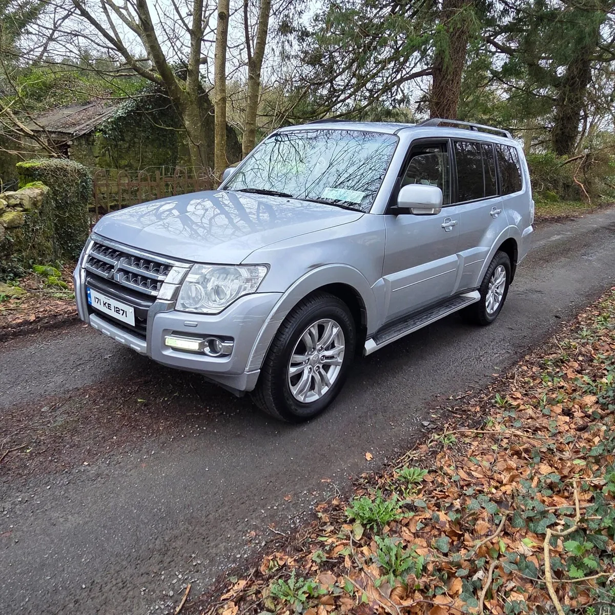 2017 Mitsubishi pajero - Image 2