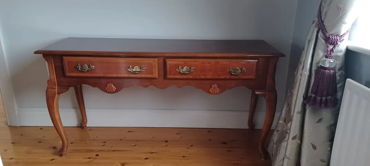 2 DRAWER ORNATE SIDE TABLE - Image 1