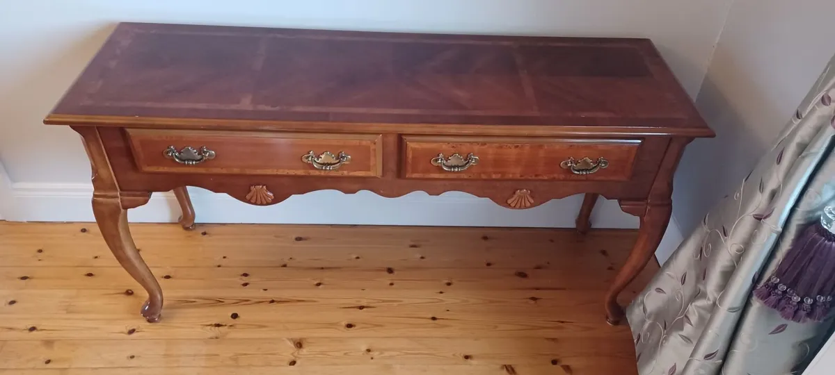 2 DRAWER ORNATE SIDE TABLE - Image 4