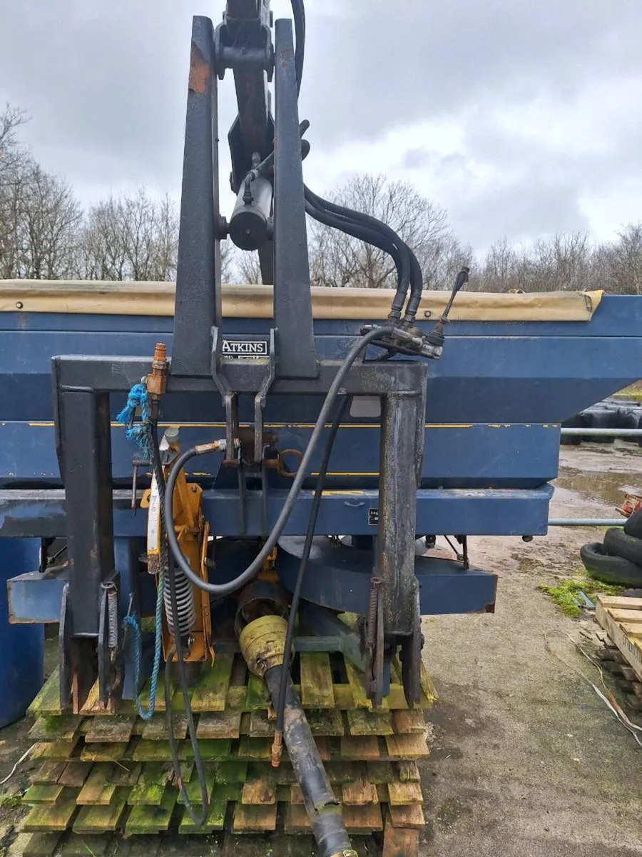 Fertiliser hoist - Image 1