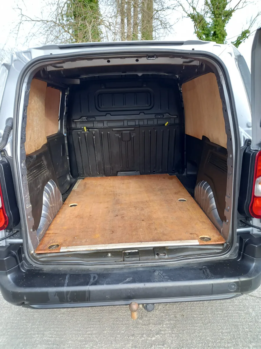 2024 Citroen Berlingo 1.5 Diesel - Image 2