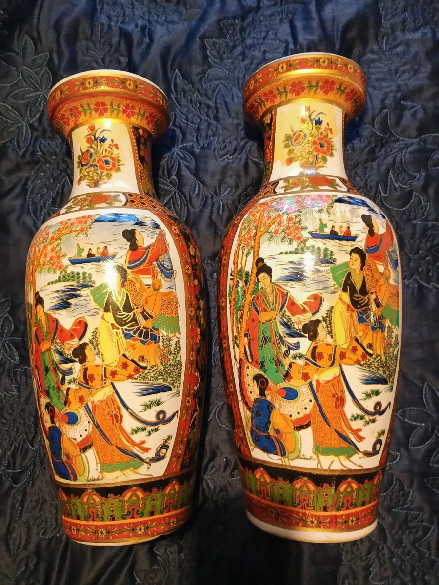 Pair of 18inch vintage floor vases - Image 1