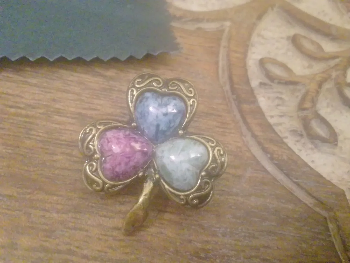 Vintage Scottish agate shamrock brooch - Image 3