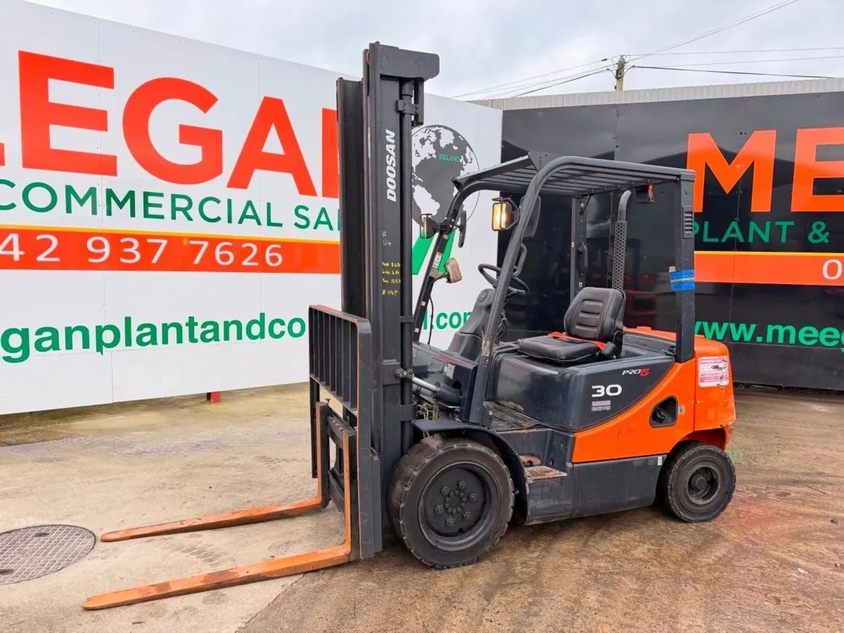 2011 DOOSAN 3 TON DIESEL FORKLIFT .....114P - Image 3