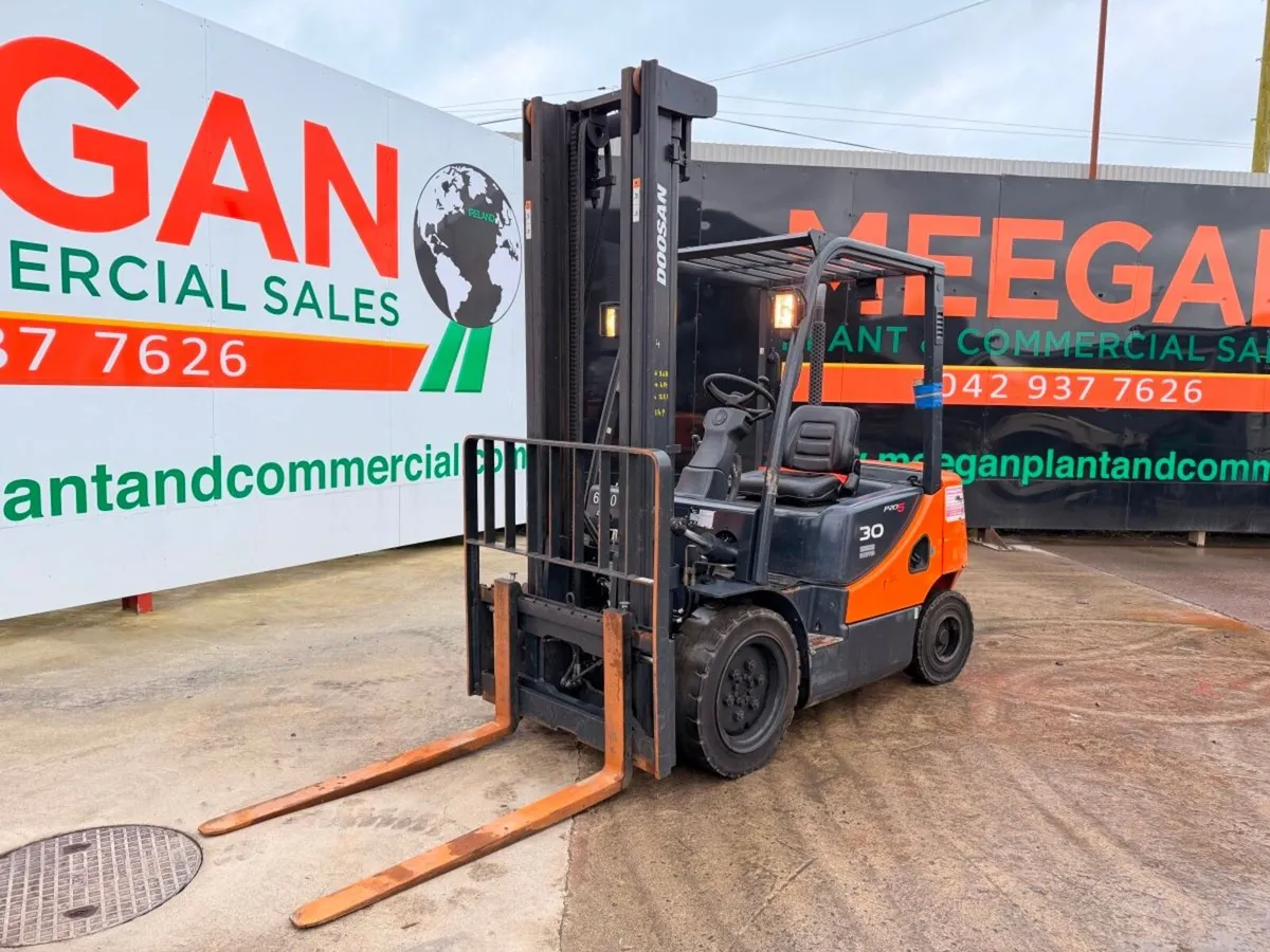 2011 DOOSAN 3 TON DIESEL FORKLIFT .....114P - Image 4