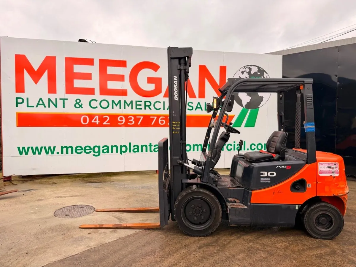 2011 DOOSAN 3 TON DIESEL FORKLIFT .....114P - Image 1