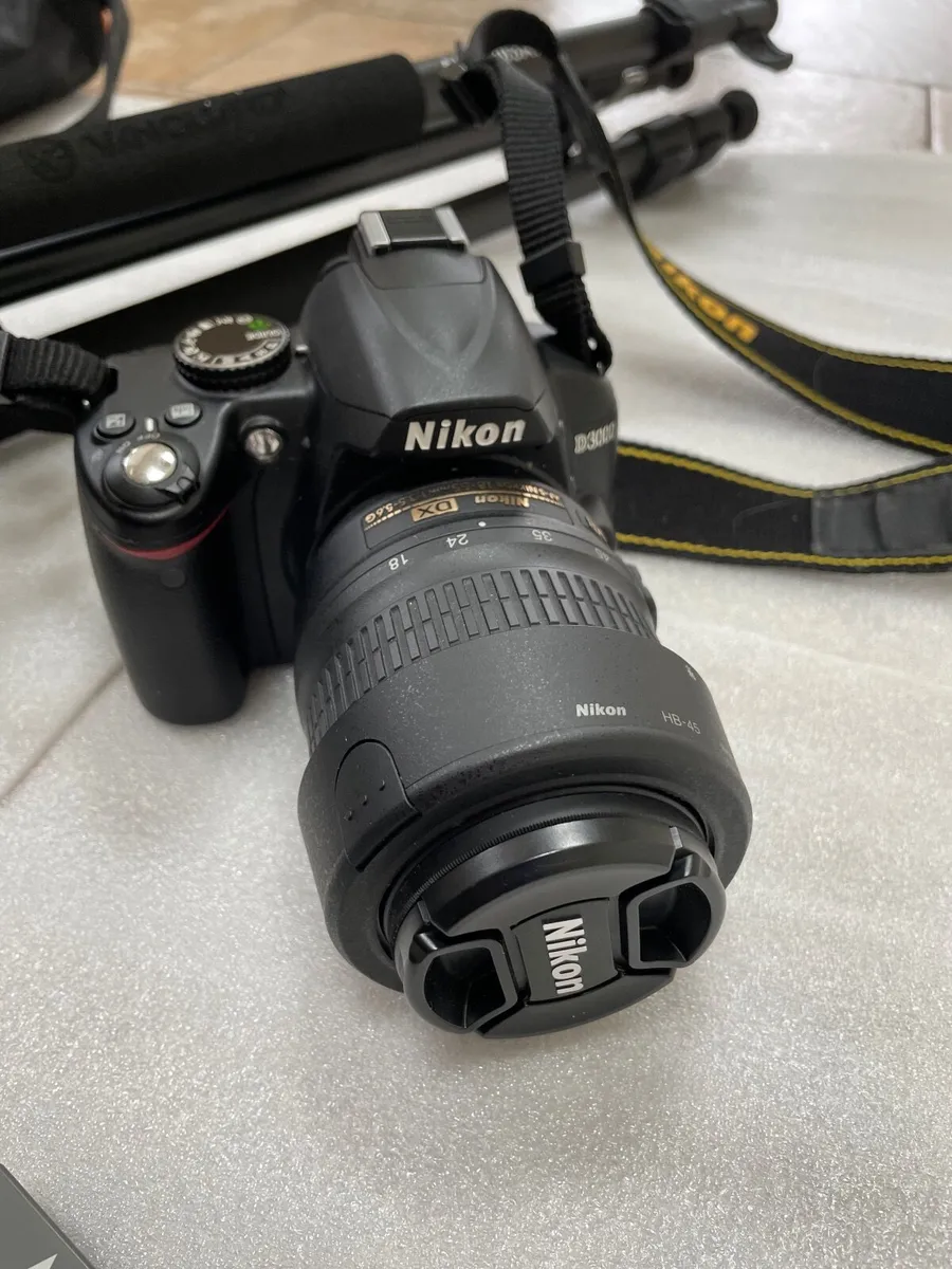 Nikon D3000 DSLR camera - Image 2