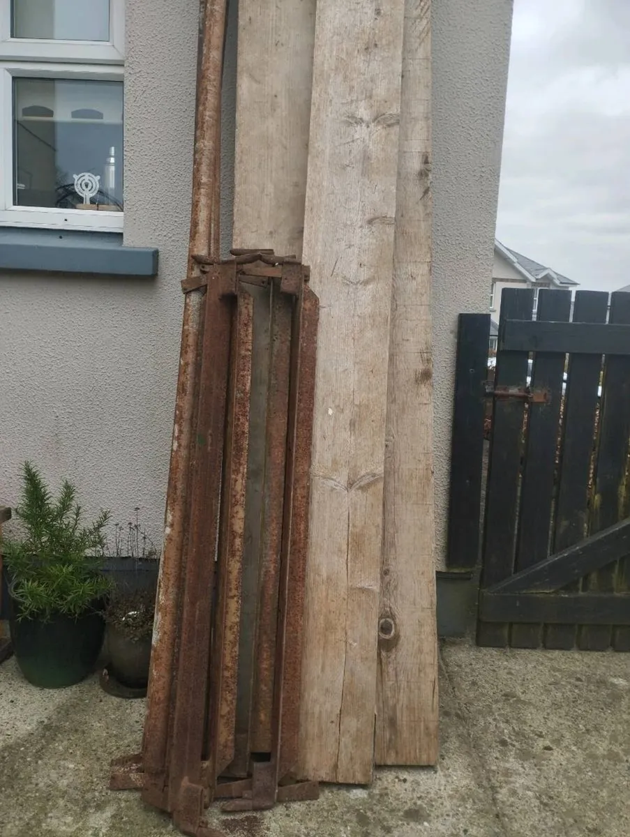 Scaffolding one bay - Image 1