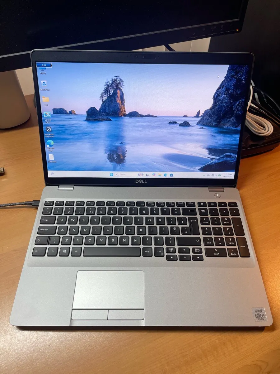Dell laptop i5 pro 10gen 8/256 win 11 pro - Image 1