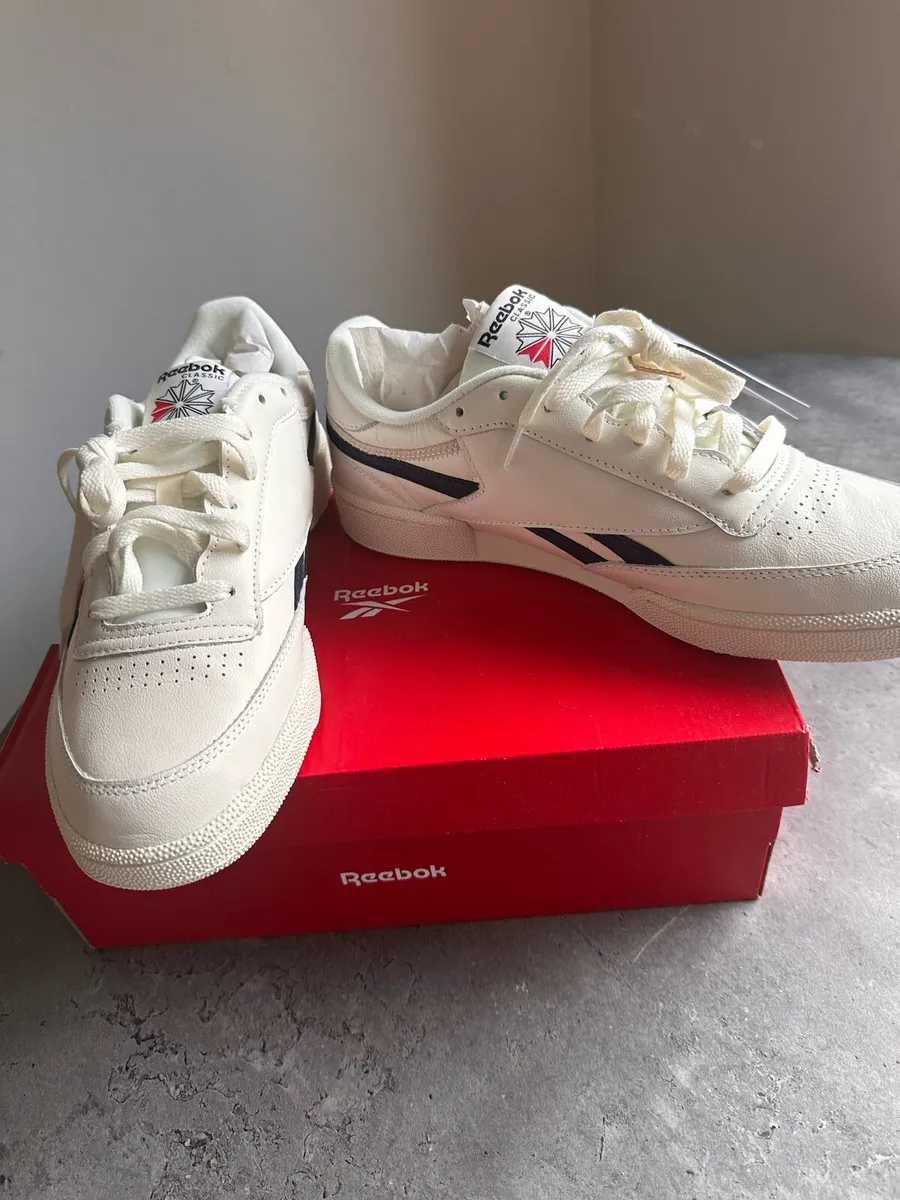 Tennis shoes - Image 2