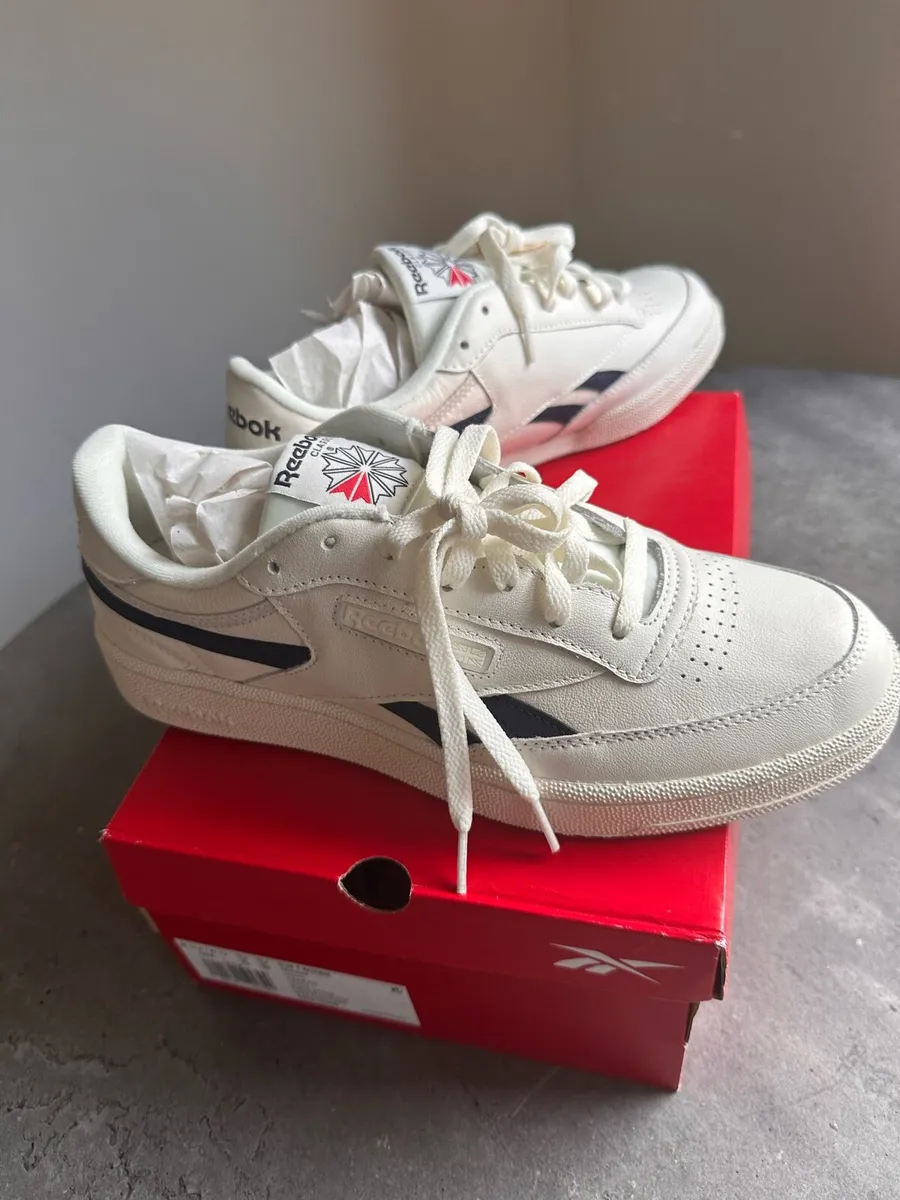 Tennis shoes - Image 3