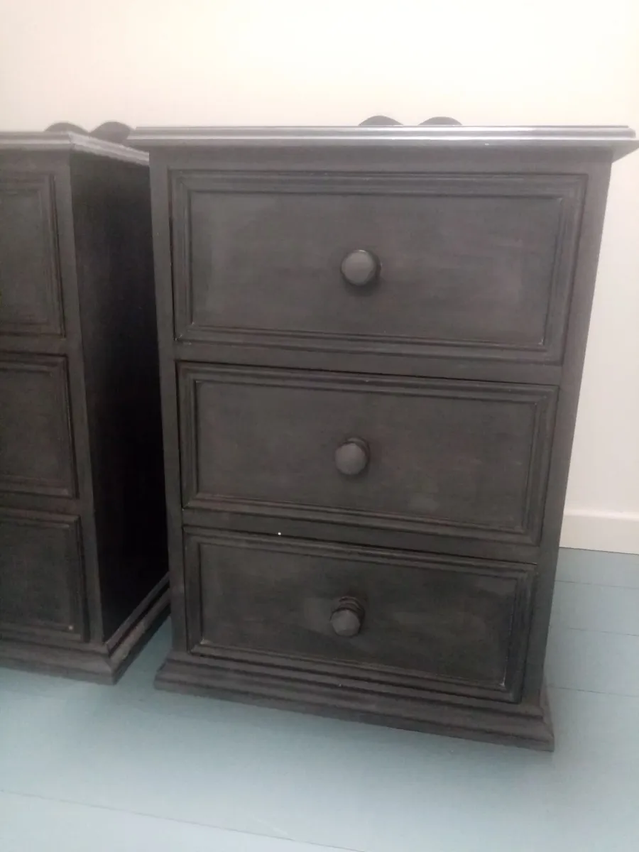 2 SOLID PINE CHESTS OF DRAWERS BEDSIDE CUPBOARDS - Image 2
